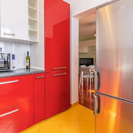 Awesome In With Kitchen Apartment Pula