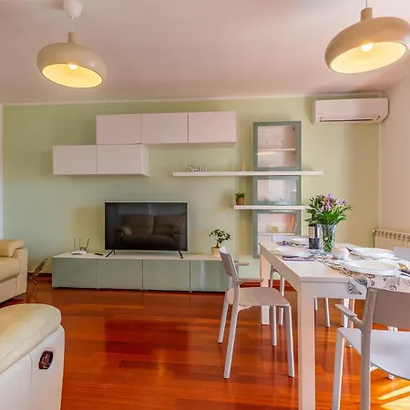 Awesome In With Kitchen Pula